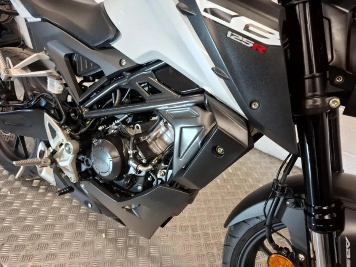 Honda CB125R 2025 - Image 4