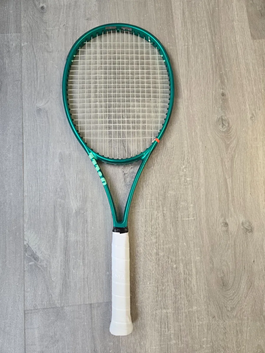 Blade 98 v10 16x19 L3 tennis racket - Image 1