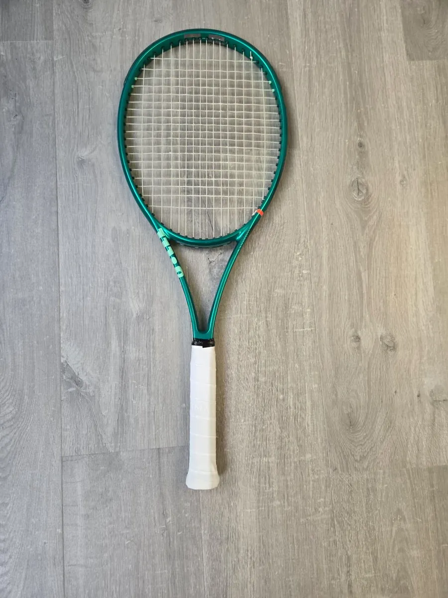 Blade 98 v10 16x19 L3 tennis racket - Image 3