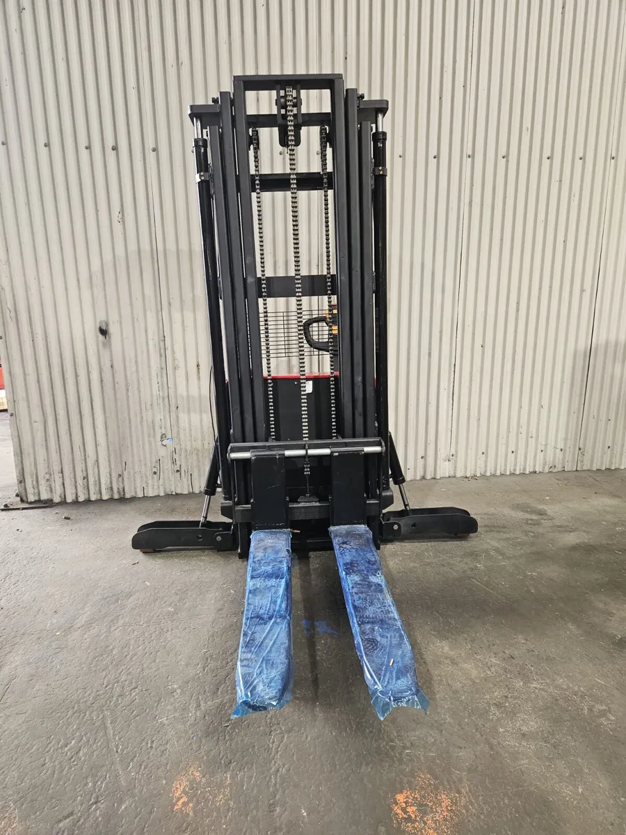 New Electric pallet stackers 4.5 M reach - Image 2