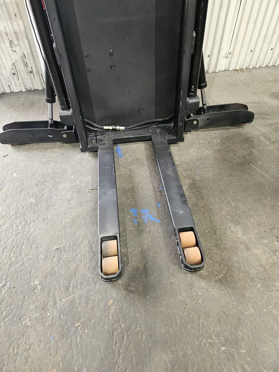 New Electric pallet stackers 4.5 M reach - Image 4