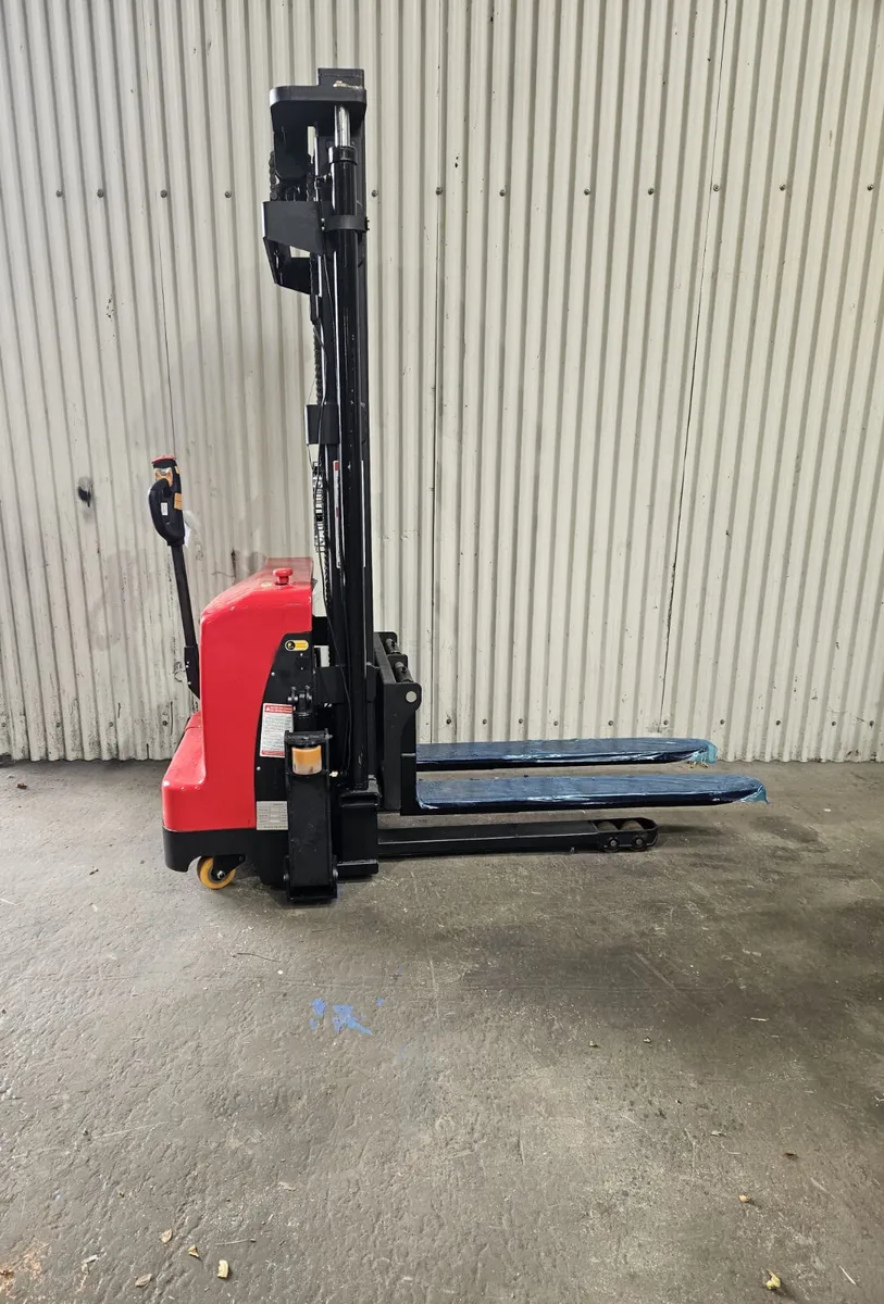 New Electric pallet stackers 4.5 M reach - Image 1
