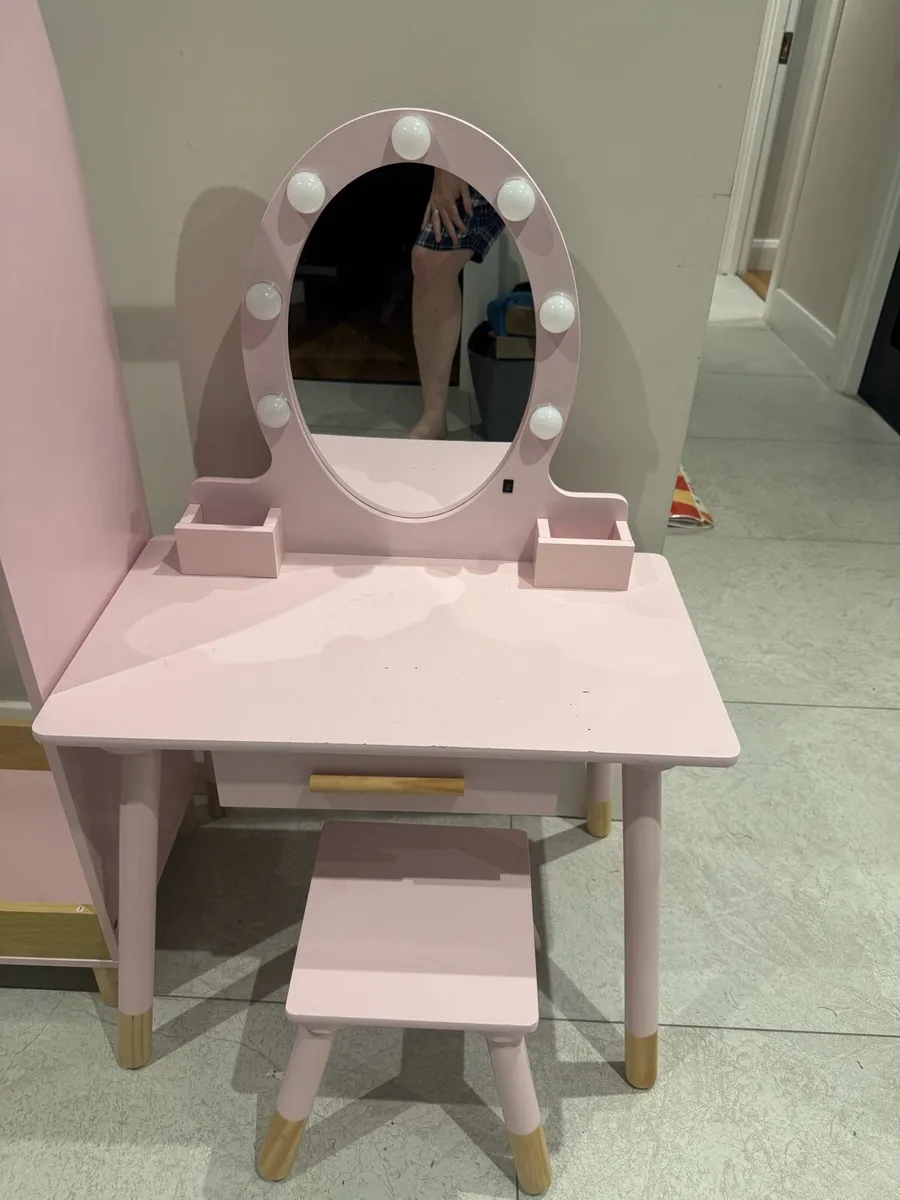 Kids Costume Rail and vanity desk - Image 2