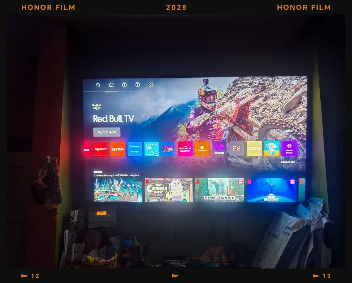 JVC 4k smart TV 50 inch and remote - Image 1