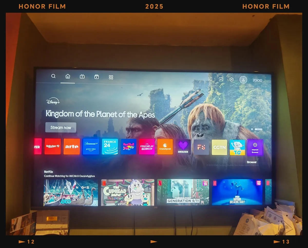 JVC 4k smart TV 50 inch and remote - Image 2