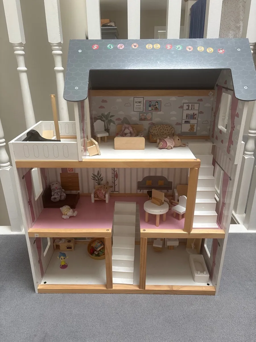 Dolls house - Image 1