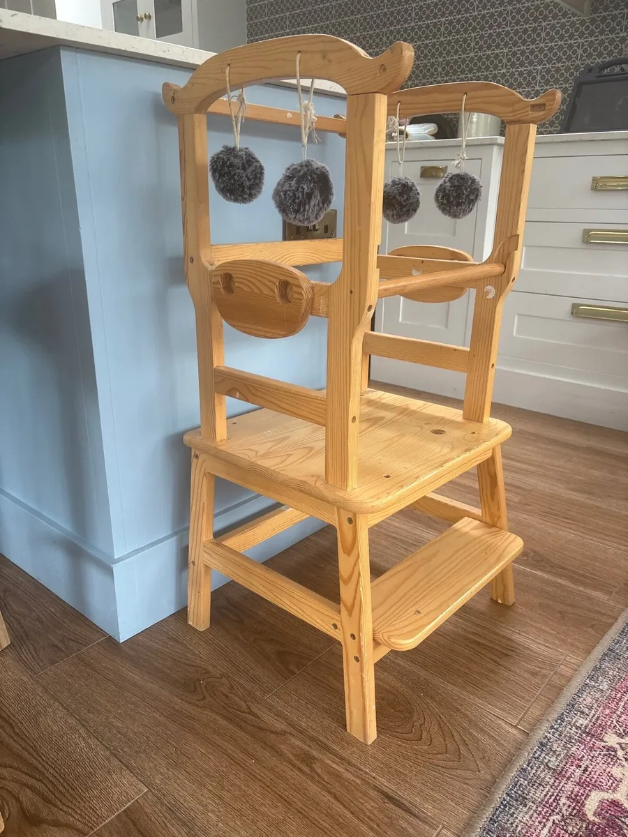 Wooden step up for child - Image 1