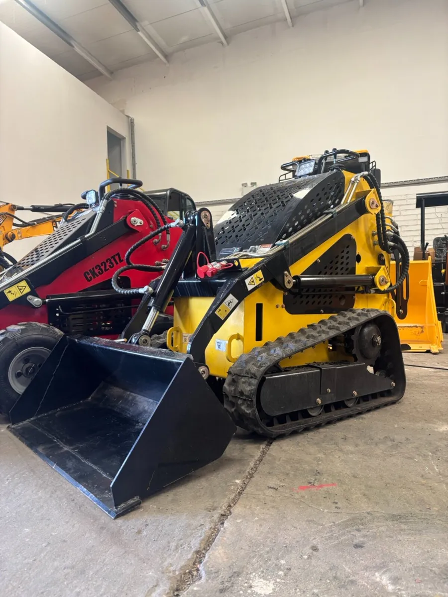 Delano T360 Tracked Pedestrian Skid Steer Loader - Image 4