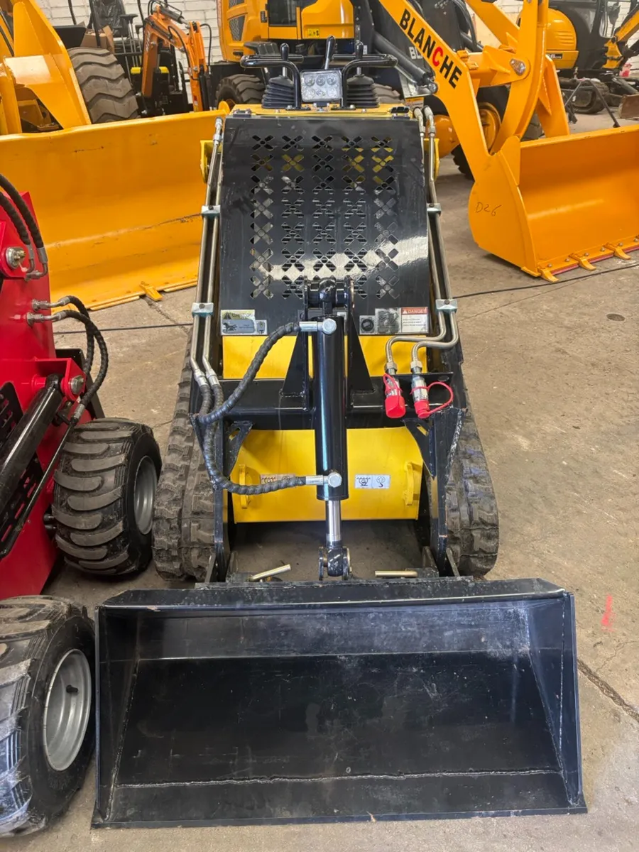 Delano T360 Tracked Pedestrian Skid Steer Loader - Image 3
