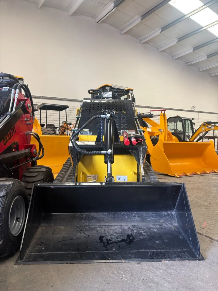 Delano T360 Tracked Pedestrian Skid Steer Loader - Image 2