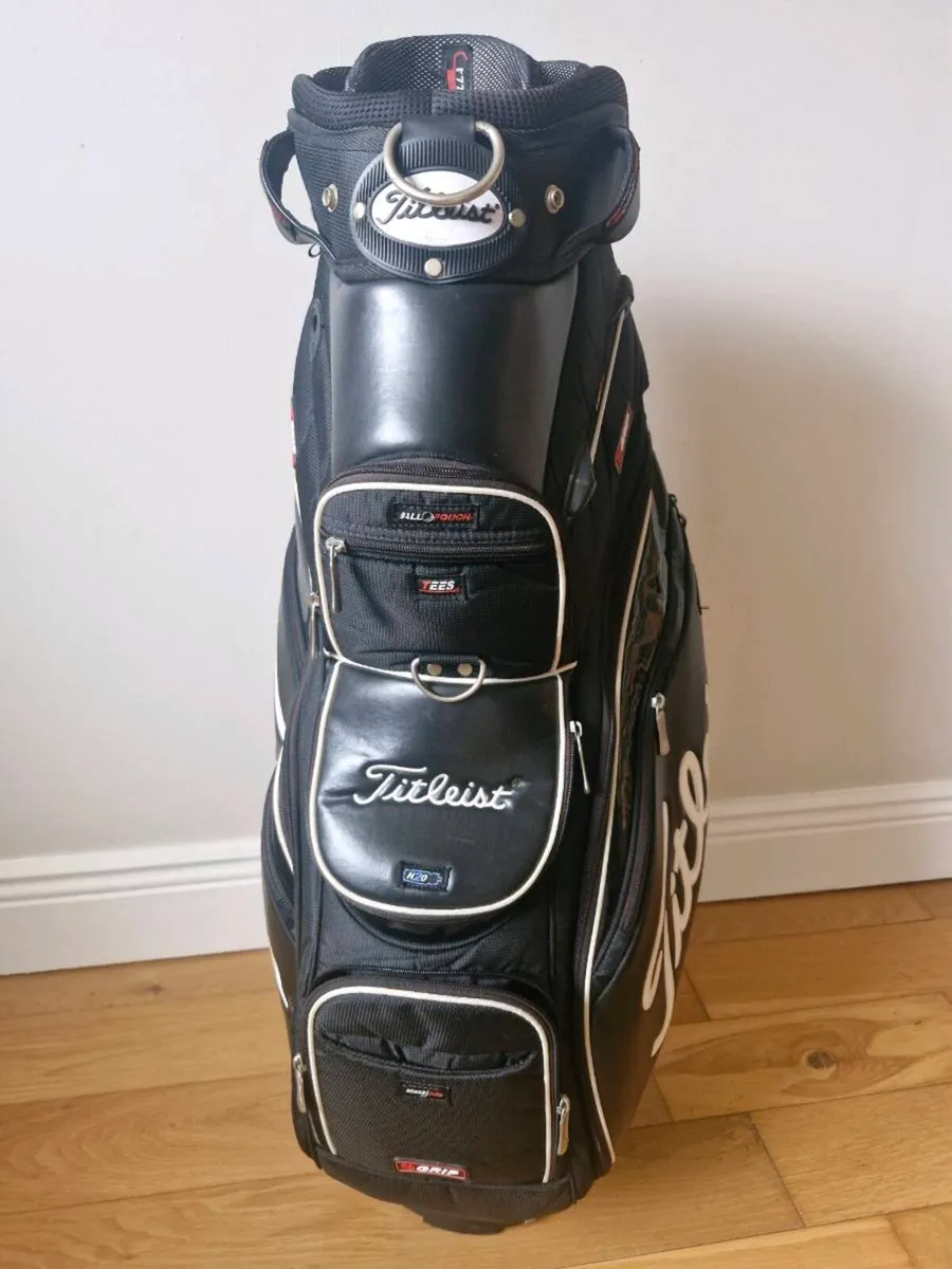 Titleist mid size tour series golf bag - Image 1