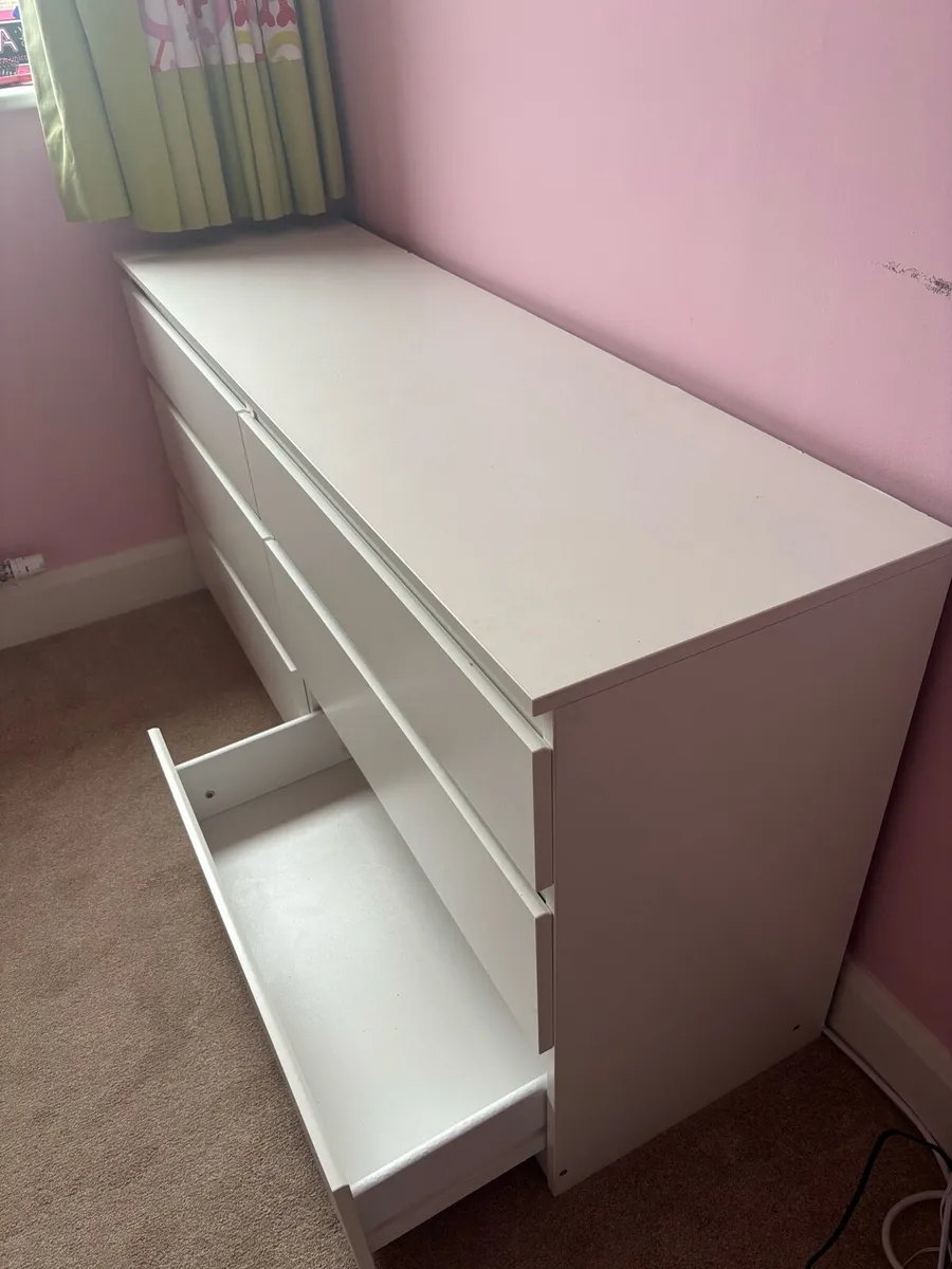 White bedroom drawers - Image 1