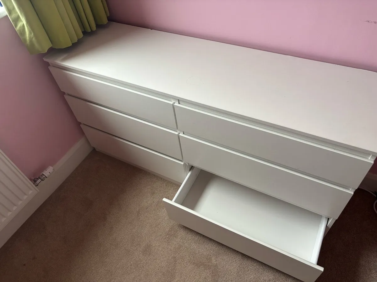 White bedroom drawers - Image 2