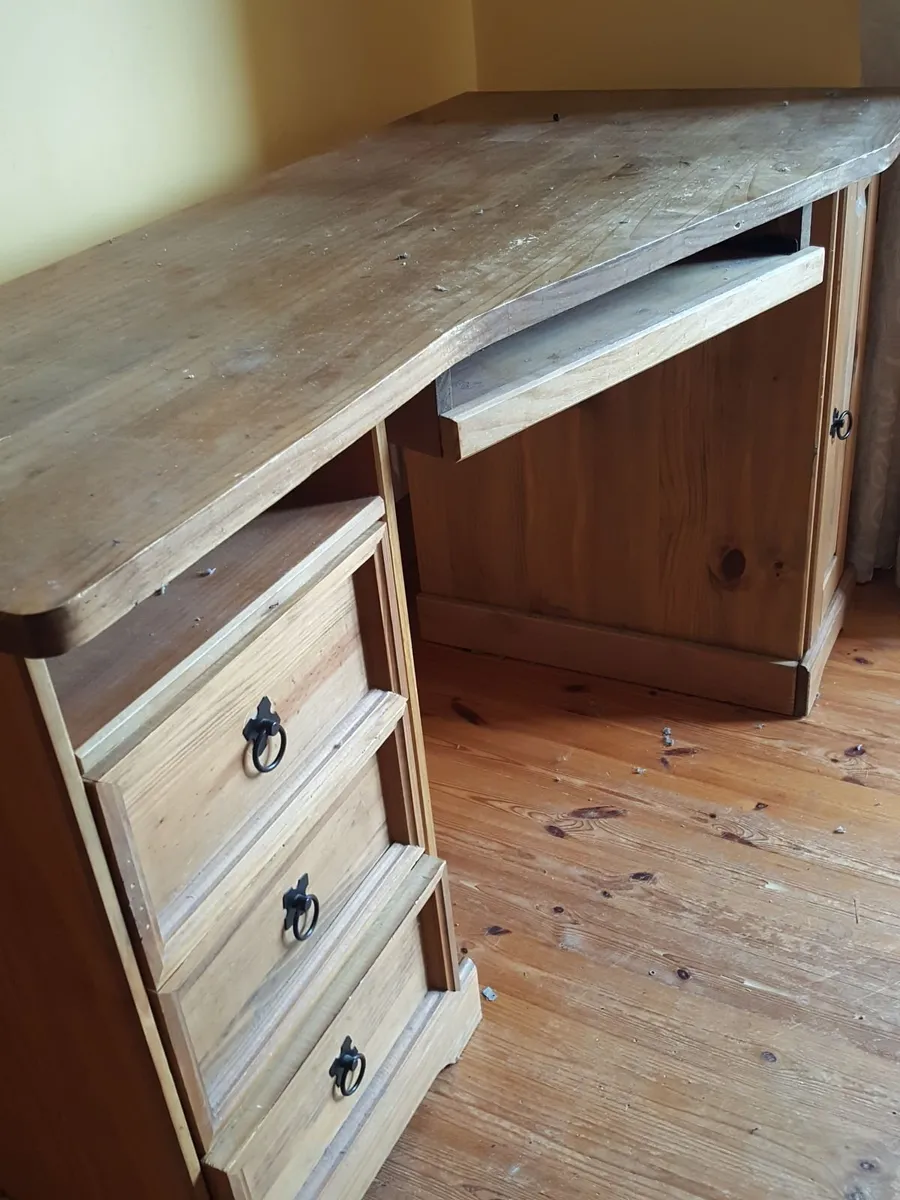 Desk - Image 1