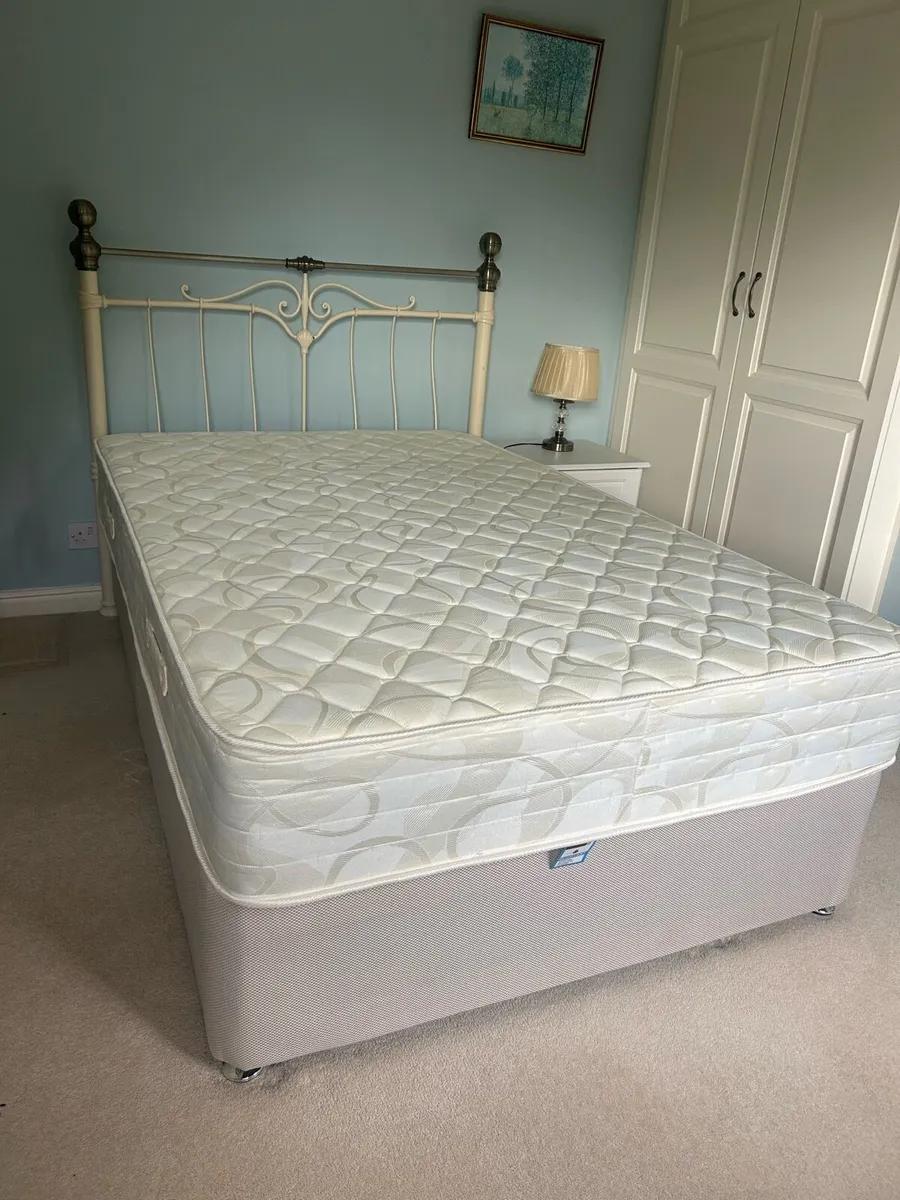 Bed - Image 1