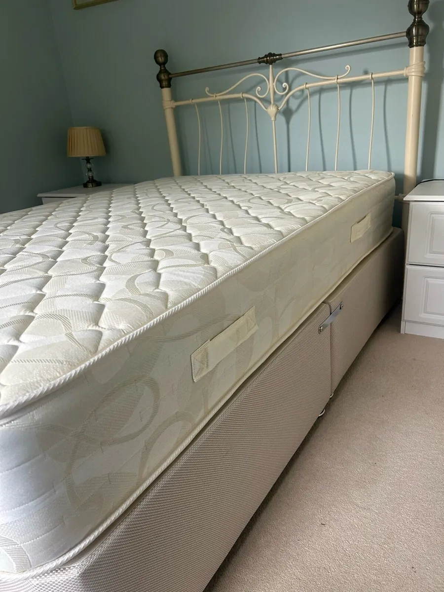 Bed - Image 3