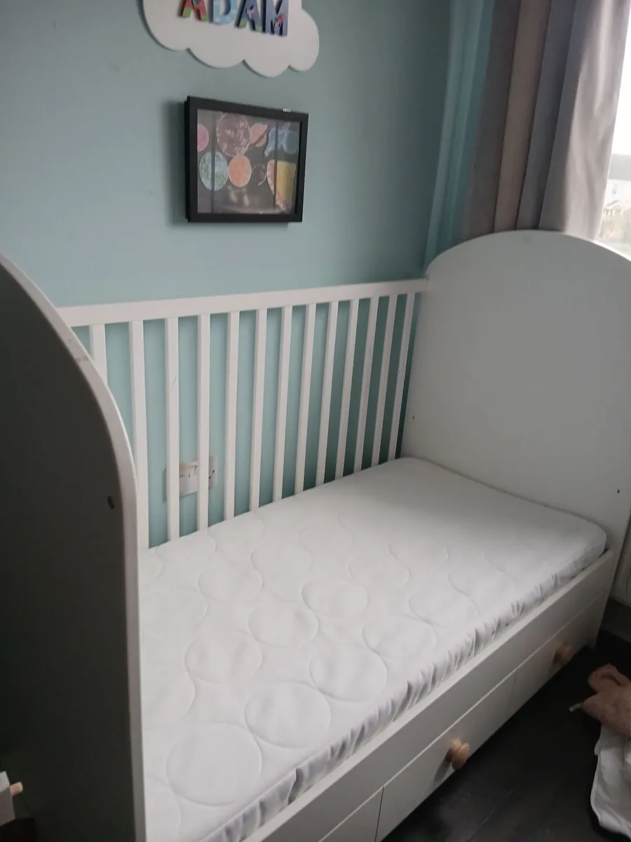 Childs cot - Image 1