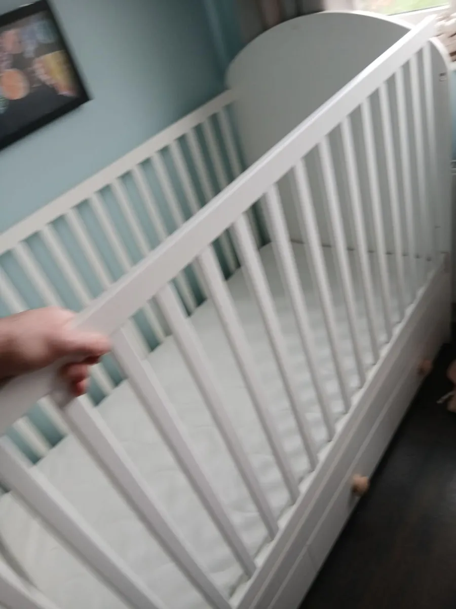 Childs cot - Image 3
