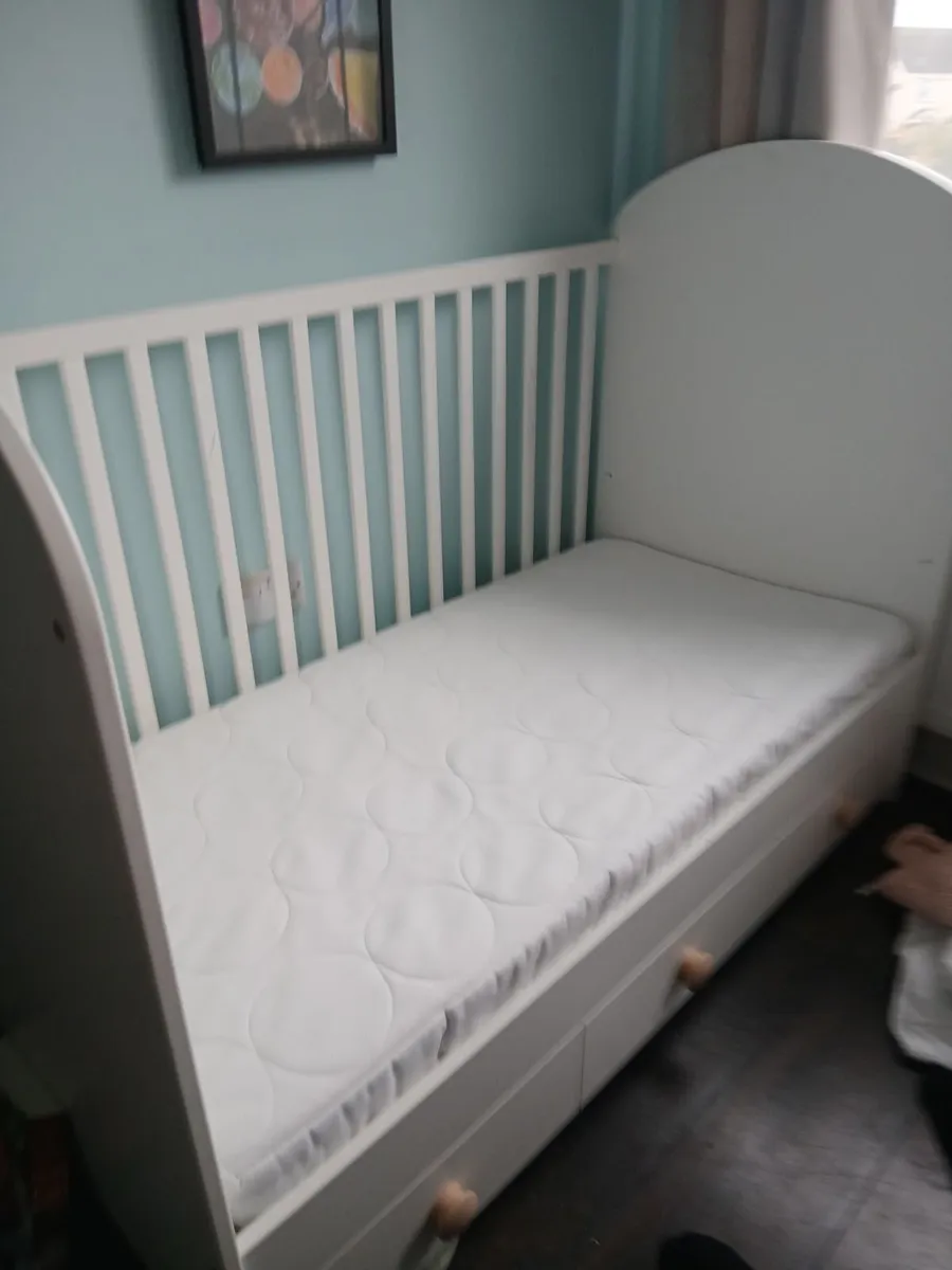 Childs cot - Image 4