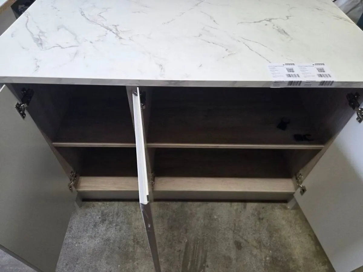 Kitchen Island - Image 2