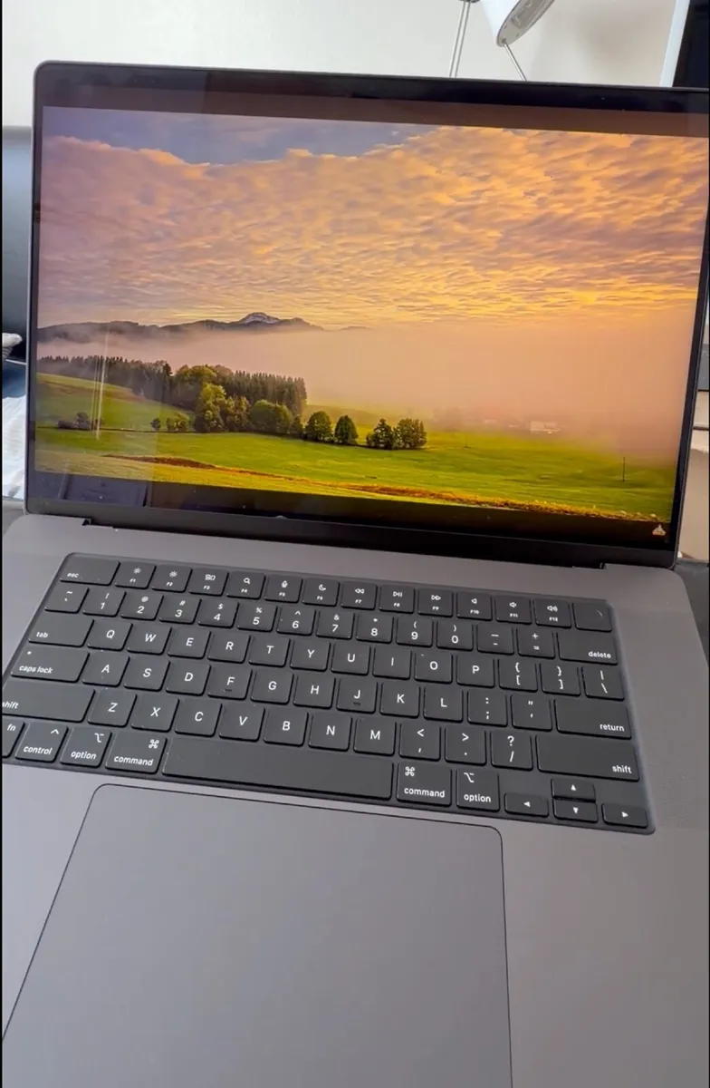 MacBook Pro M3 Pro 12-Core CPU and 18-Core GPU 16" - Image 3