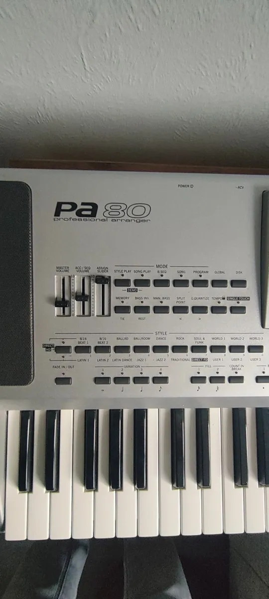 KORG PA80 Professional Arranger keyboard - Image 4