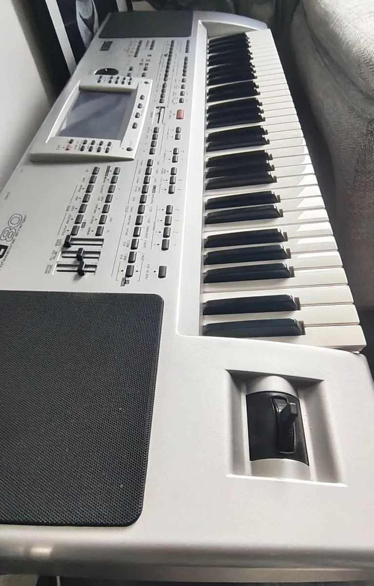 KORG PA80 Professional Arranger keyboard - Image 2