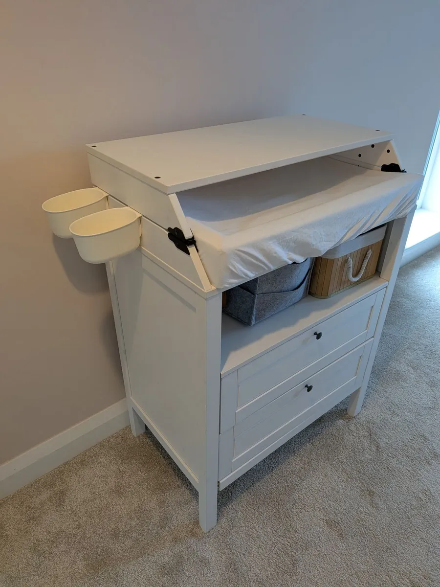 Changing table with drawers - Image 1