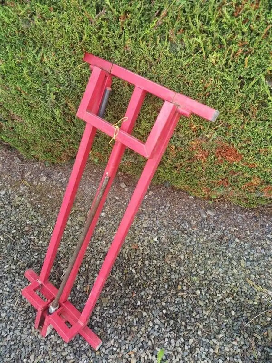 Ride-On Lawnmower Jack / Maintenance Lift - Image 1