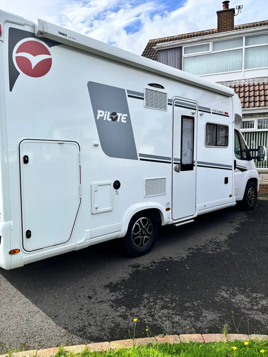 Pilote 696d evidence 4 berth motorhome - Image 3