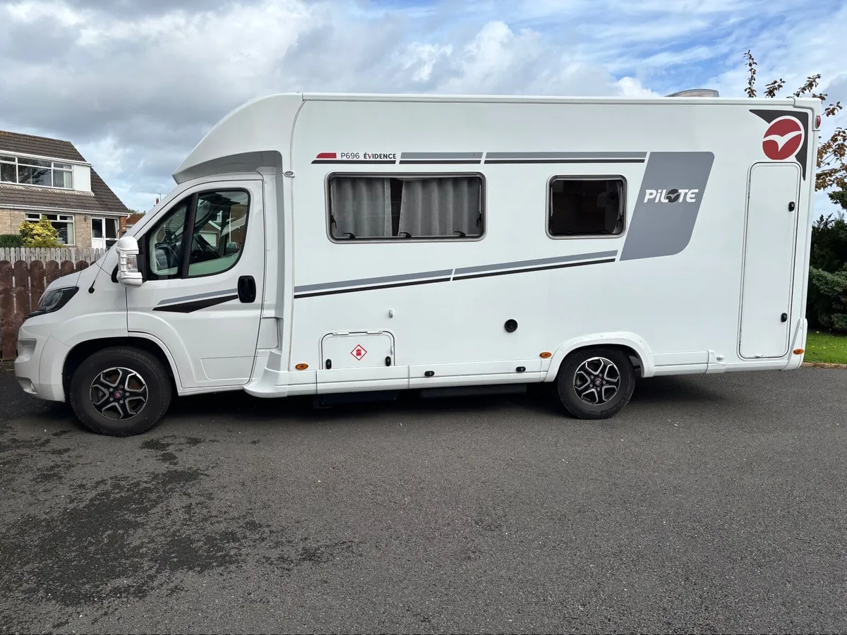 Pilote 696d evidence 4 berth motorhome - Image 2