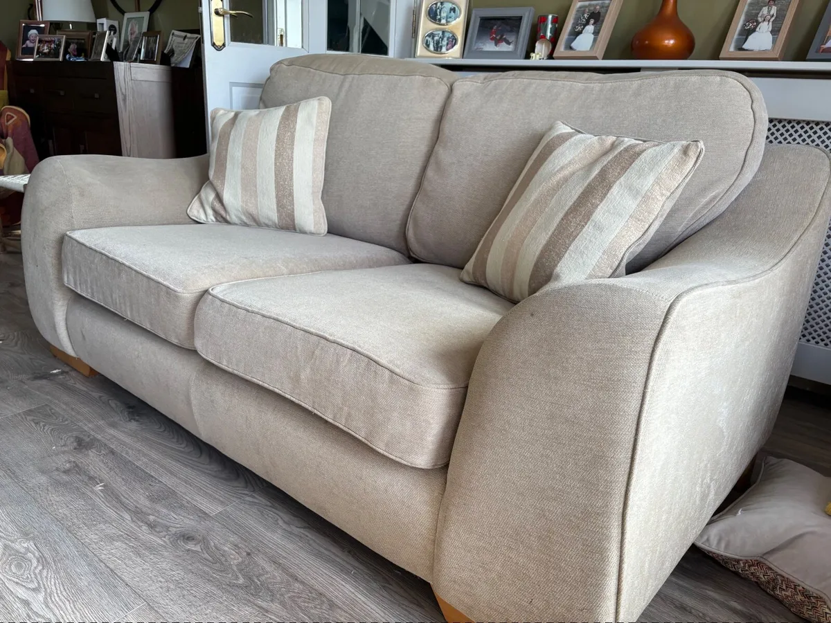 3+2 seater couch - Image 3