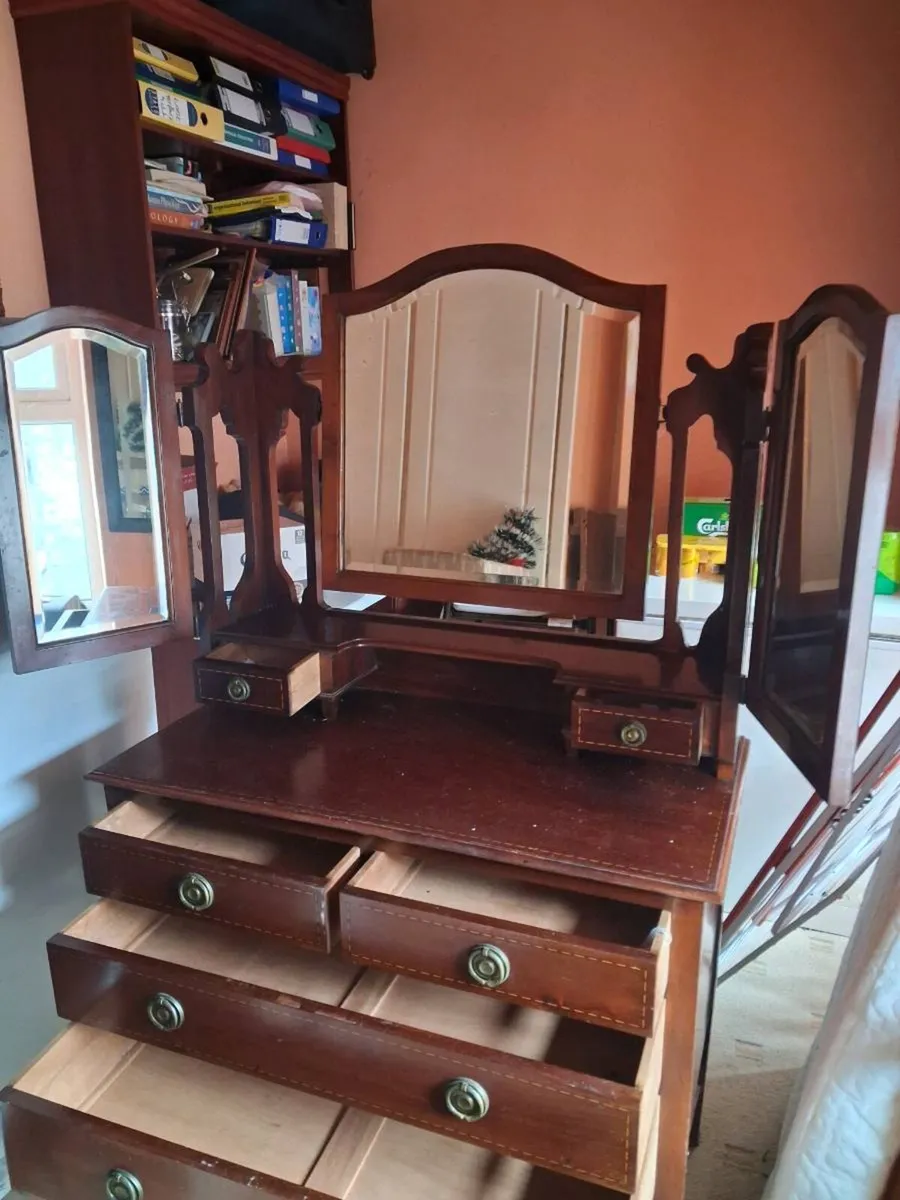 Antique Mahogany Dressing Table with Triple Mirror - Image 2