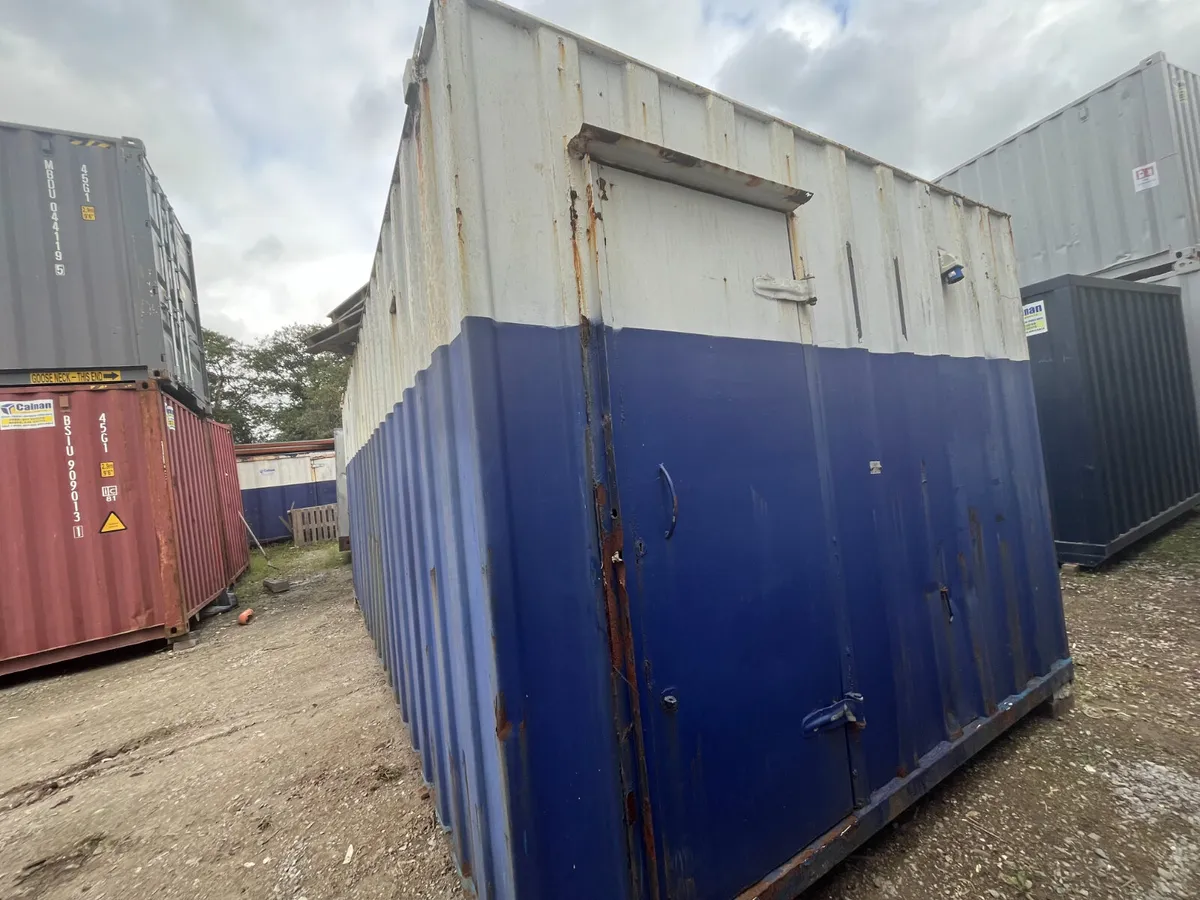 20ft x 10ft Site office & changing room - PB588 - Image 3
