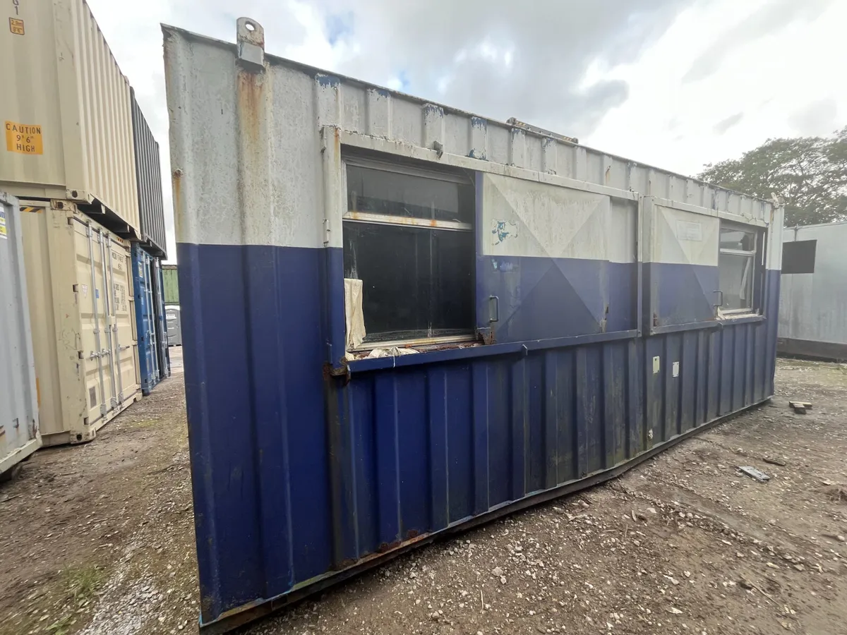 20ft x 10ft Site office & changing room - PB588 - Image 4