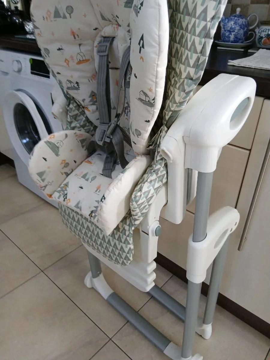 JOIE BABYS HIGH CHAIR LIKE NEW - Image 4