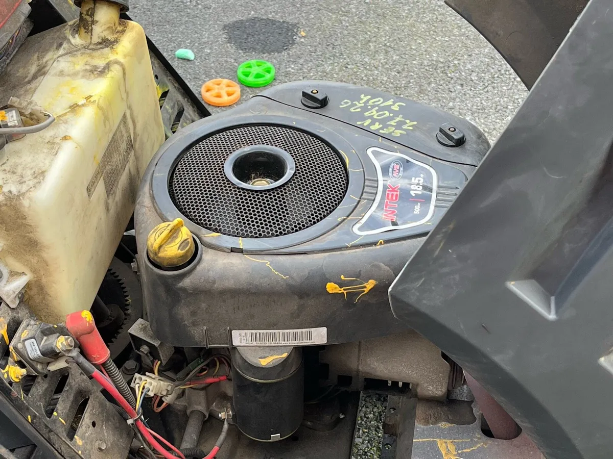18/5HP Castlegarden hydro ride on lawnmower - Image 3