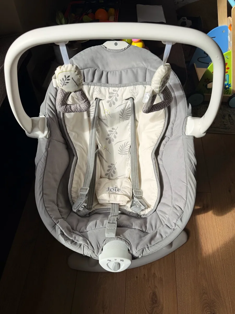 Joie Sansa 2in1 chair rocker/swing - Image 2