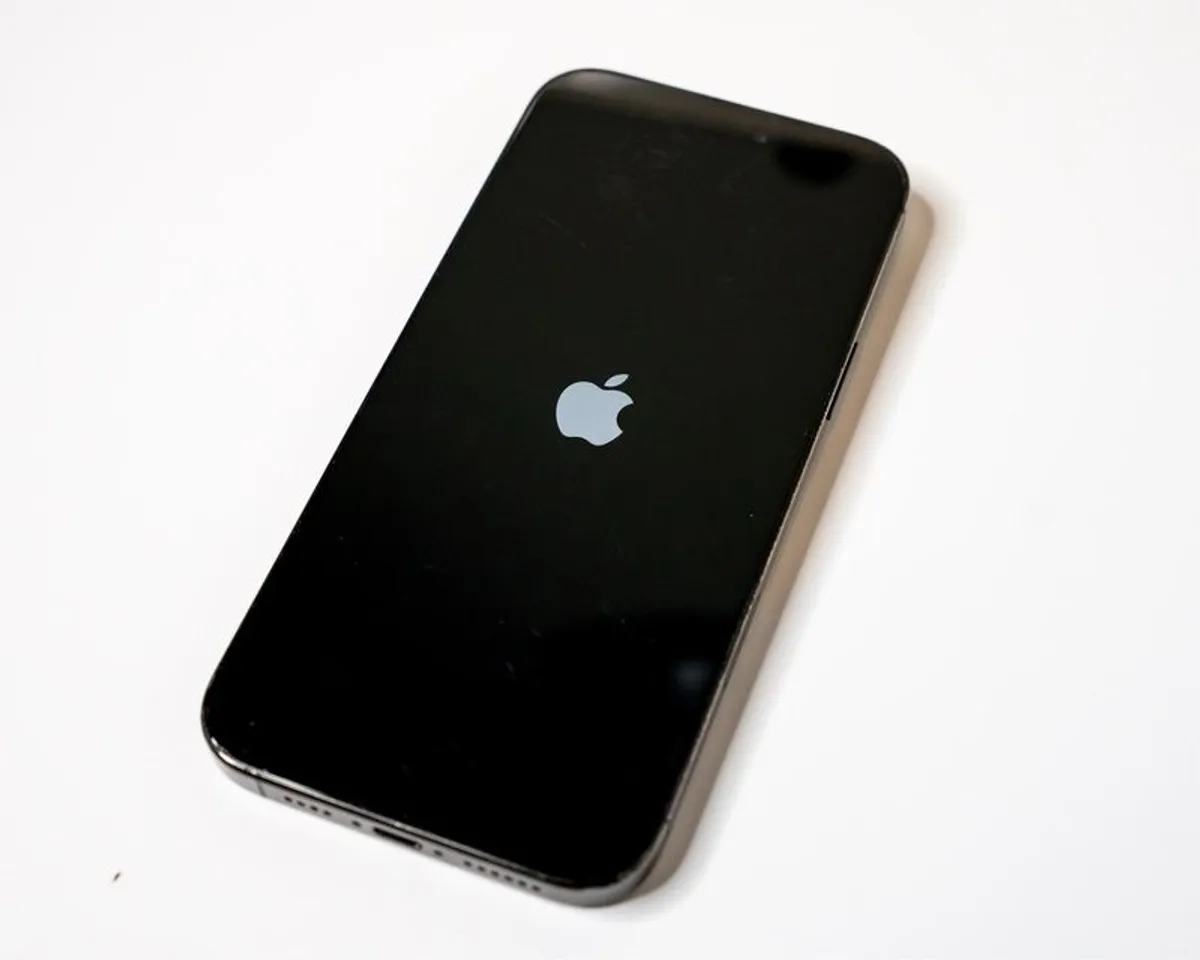 iPhone 16 Pro Max - 1TB - in Black Titanium - Image 4