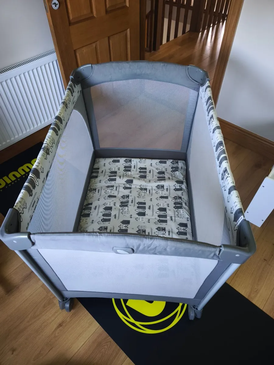 Travel cot - Image 3