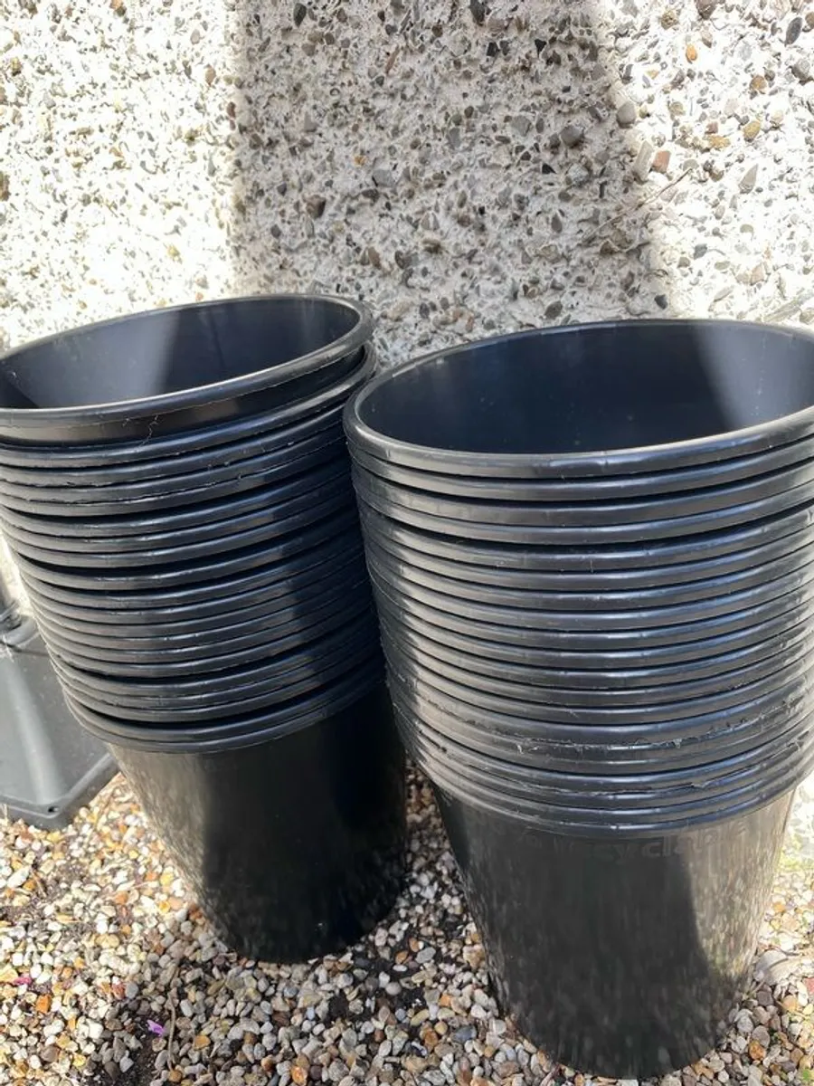 40 Black buckets - Image 1