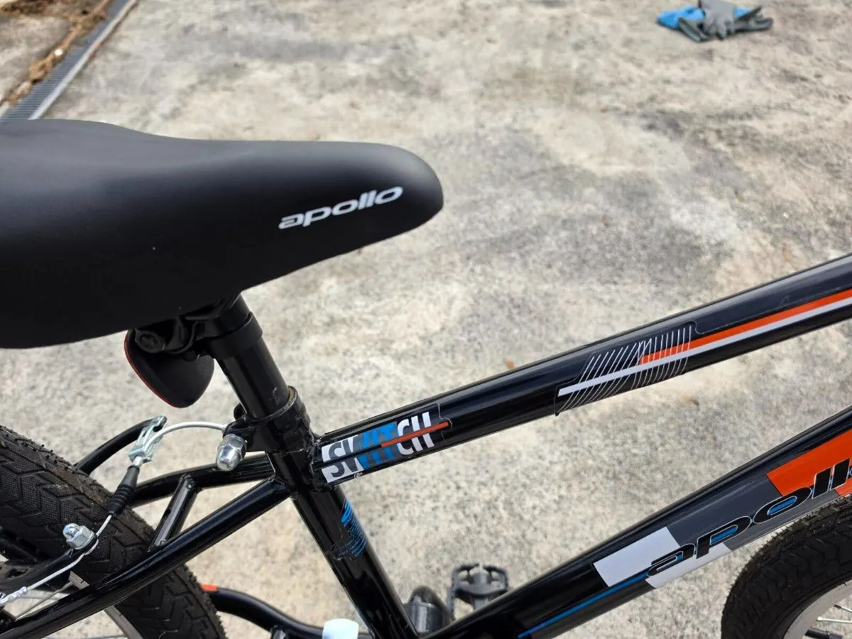 Apollo Switch Junior Hybrid Bike 20” - Image 3