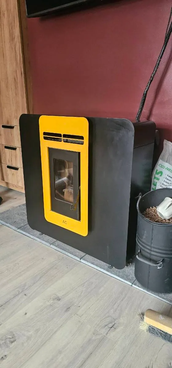 Ambiente Calore Luna 5 Piu pellet stove - Image 1