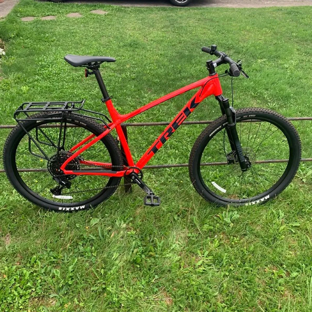 TREK Marlin 8 Mountain Bike - Size L - Pristine Excellent Condition - Image 1