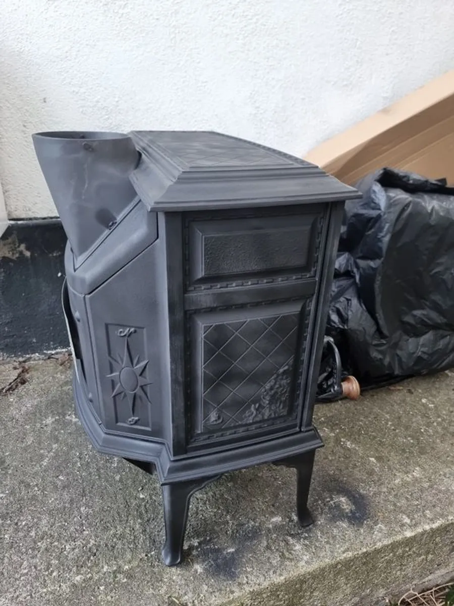 Jotul F 400 Cast Iron Wood Stove - Image 2