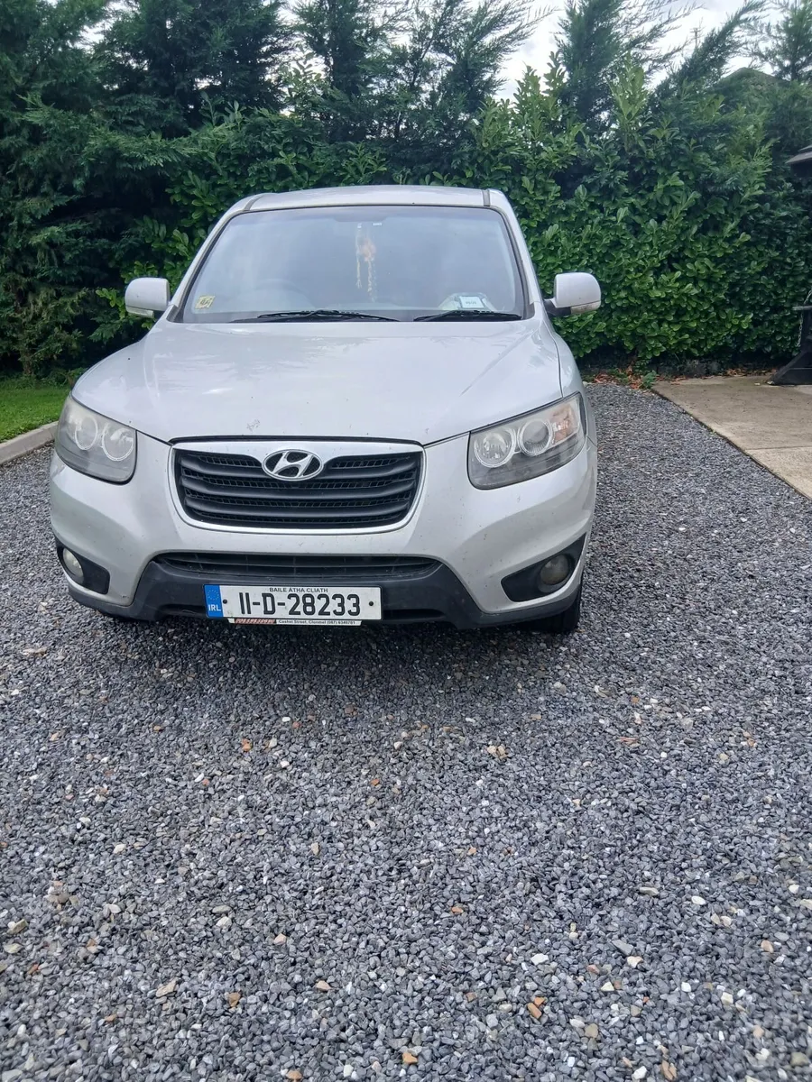 Hyundai Santa Fe 2011 - Image 3