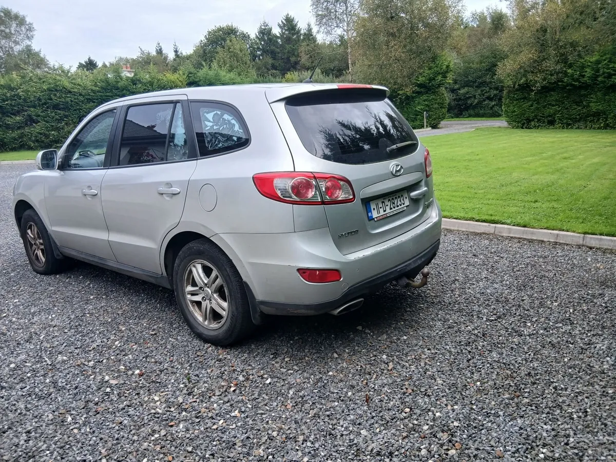 Hyundai Santa Fe 2011 - Image 4