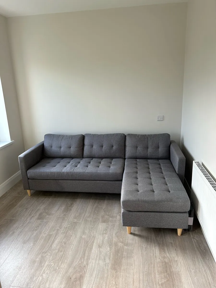 L Couch / sofa. - Image 1