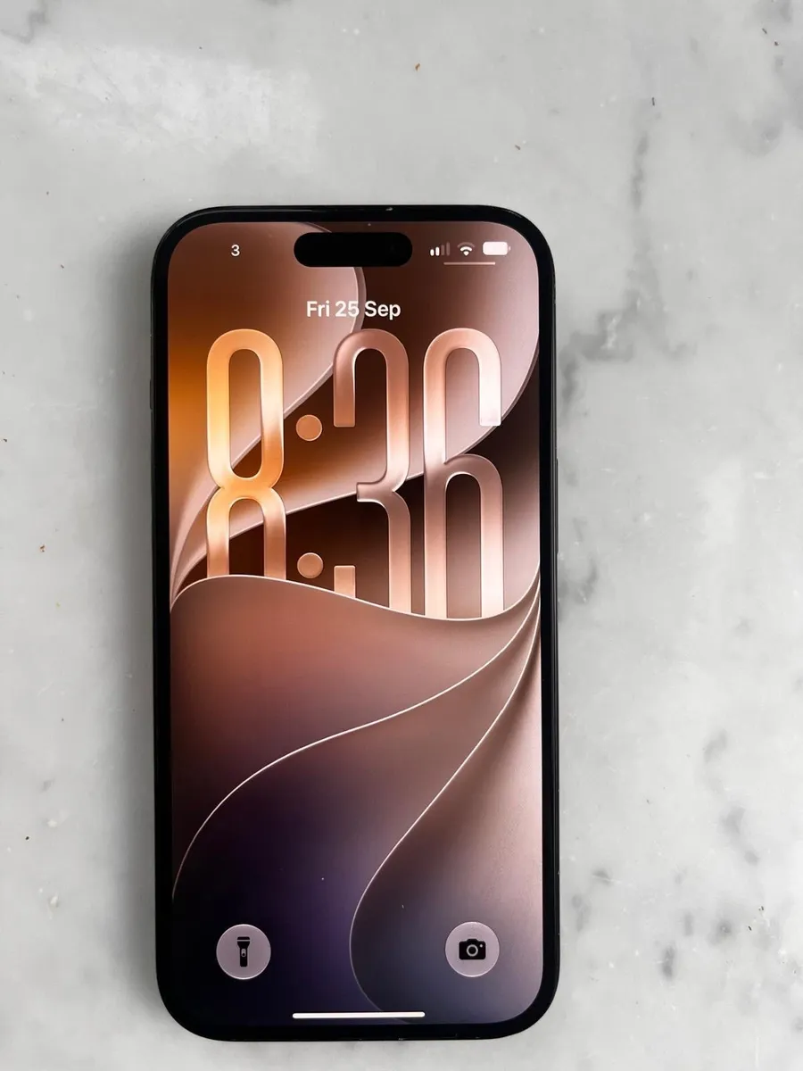 iPhone 15 256GB - Image 1