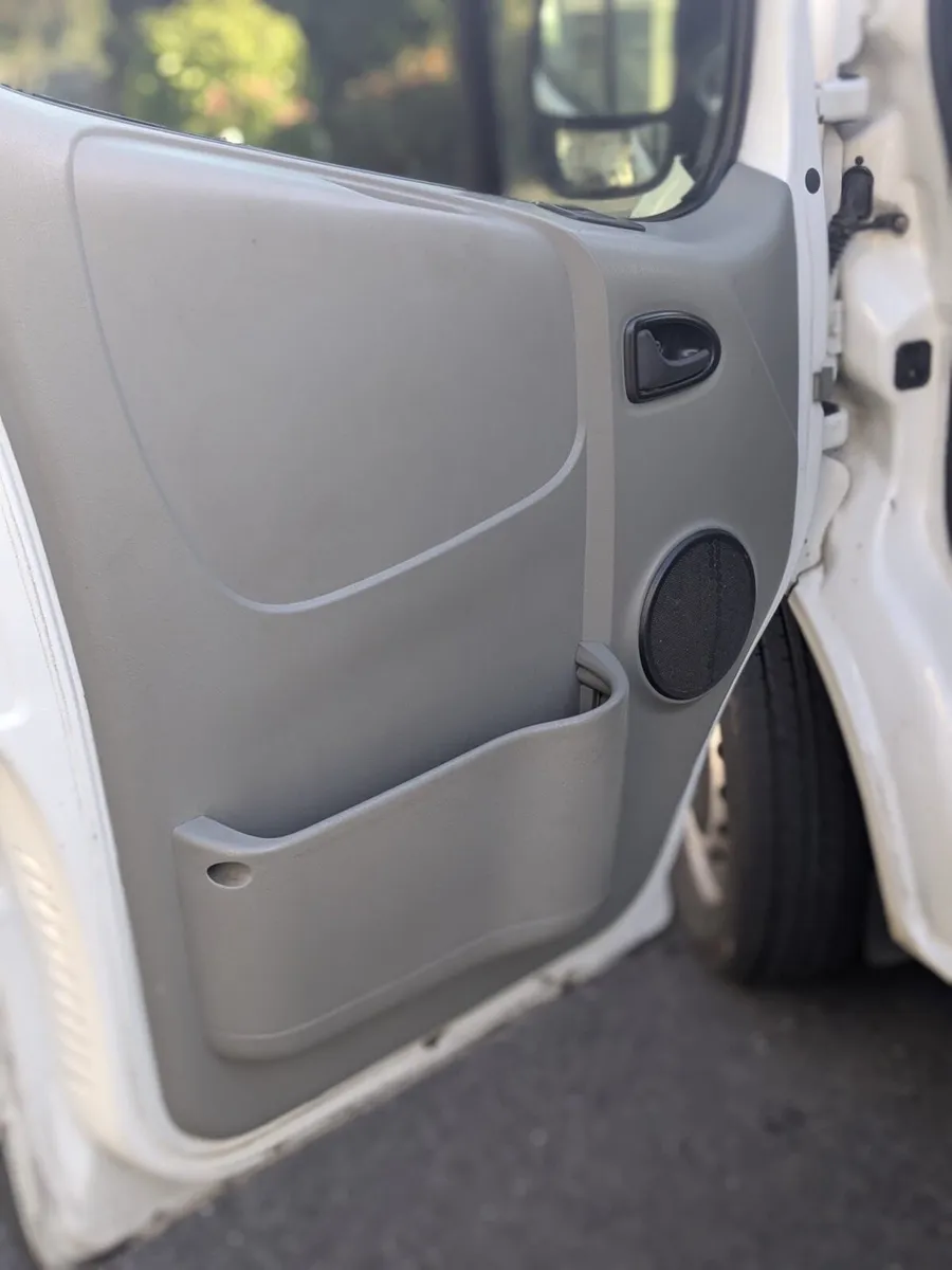 Vauxhall Vivaro Van - Image 4